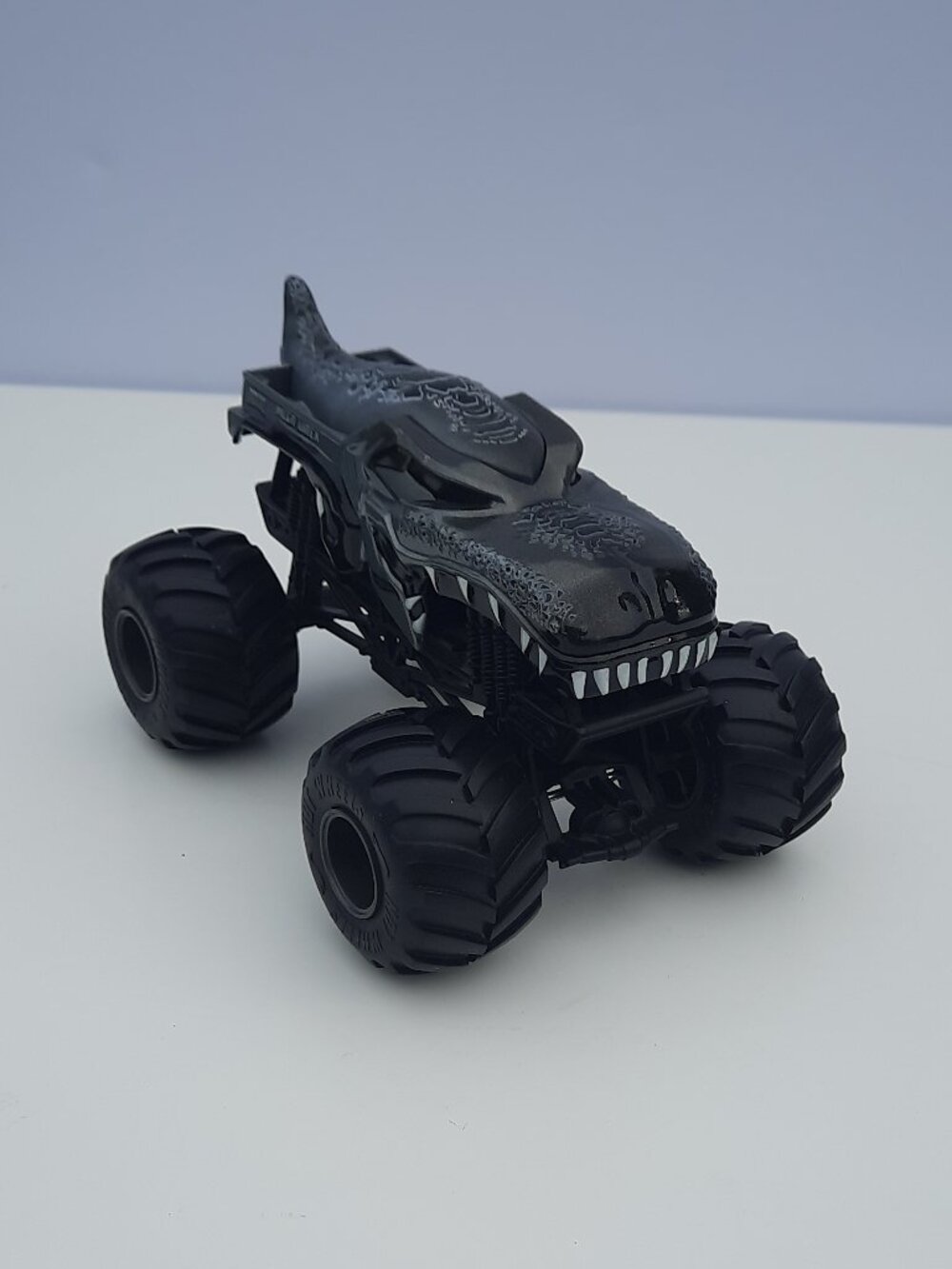 2016 Hot Wheels Monster Trucks Gray Mega Wrex 1:24 Diecast Monster Truck